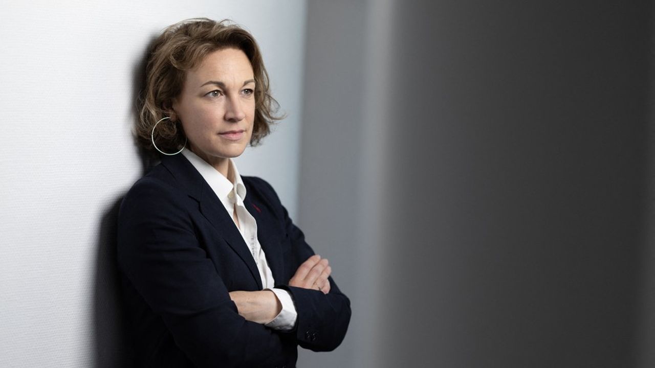 Marylise Léon après avoir reçu son salaire
