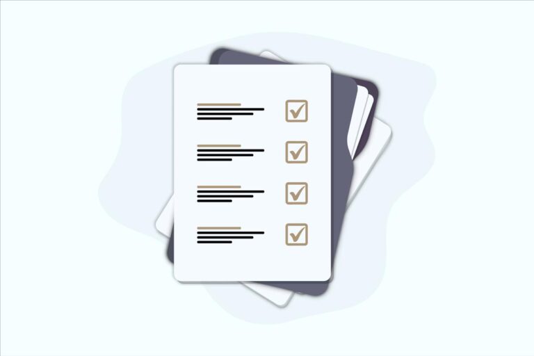 Planification et organisation lors de l'inventaire d'une succession, représentant des documents juridiques et un stylo.