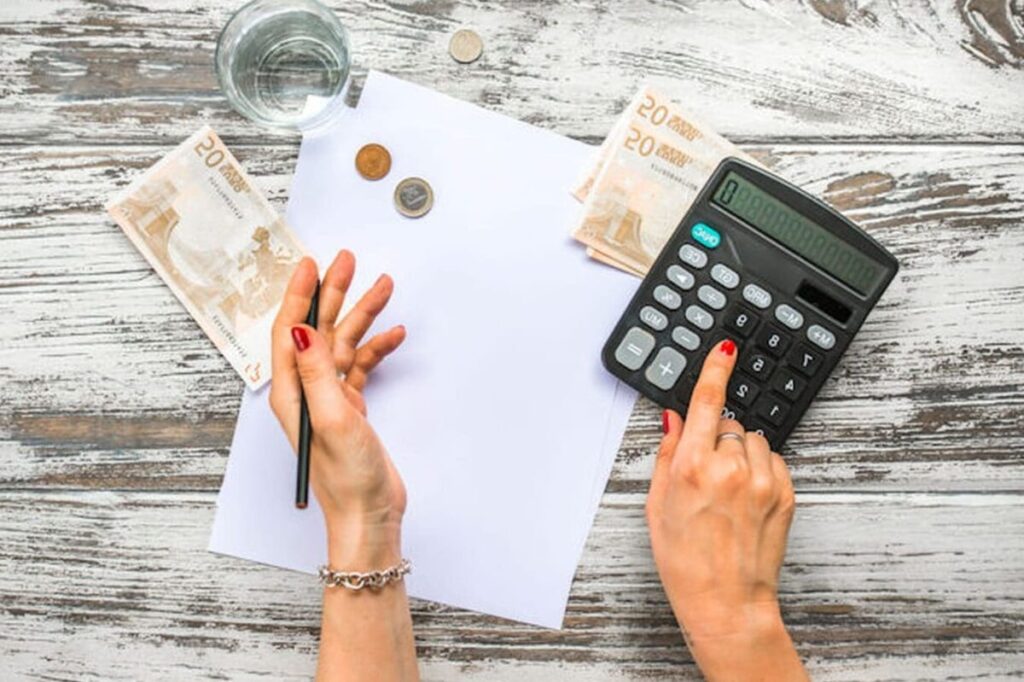 Illustration du calcul du salaire net à partir du brut pour un revenu annuel de 43000 euros