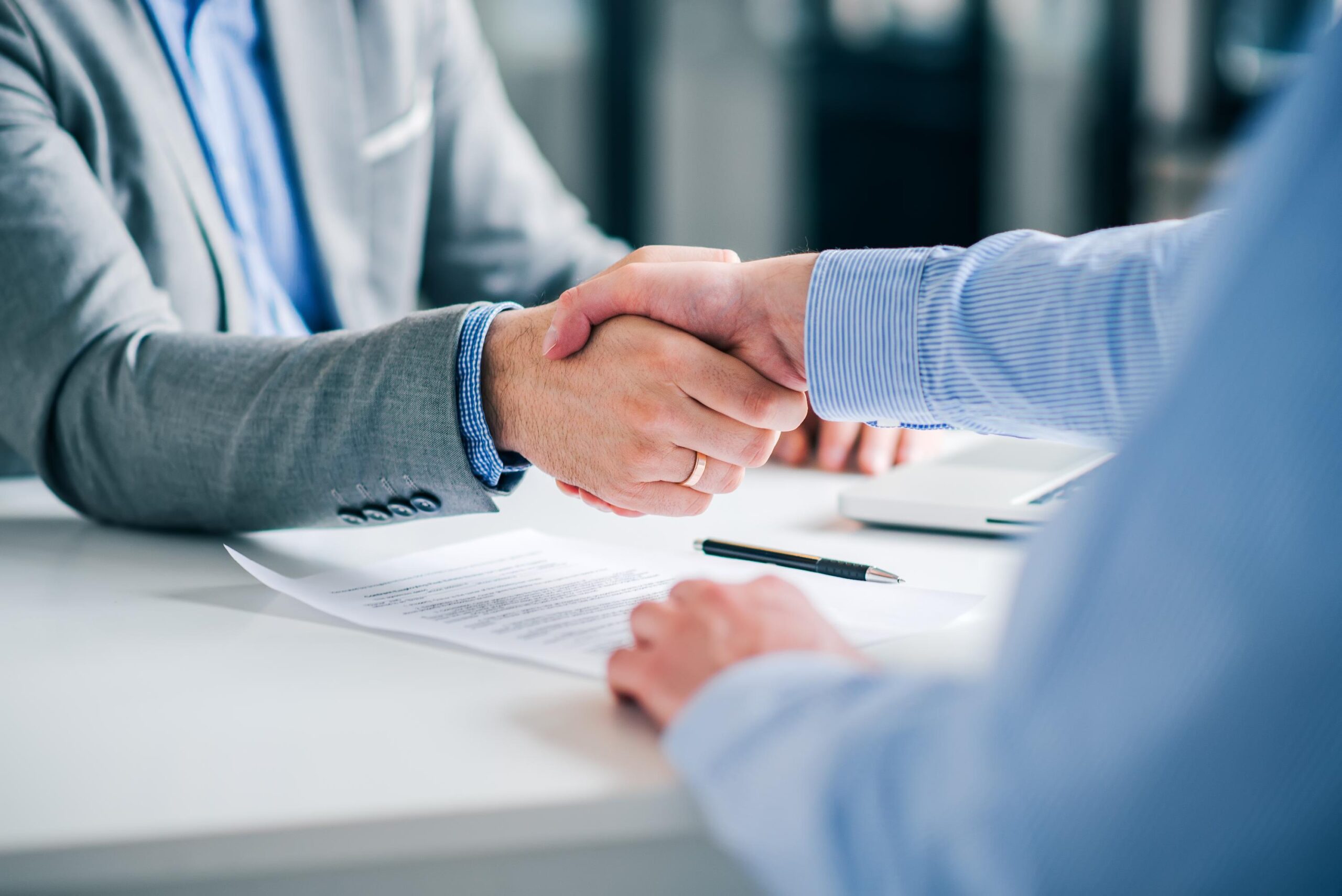 Chargé d'affaires en réunion professionnelle